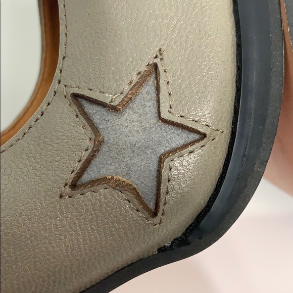 N.Y.L.A. Leather grey Stars and Stripes heels NWOT - Picture 8 of 8